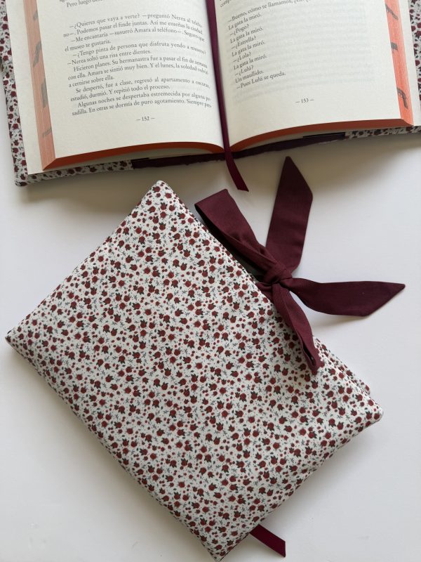 LITTLE ROSE ROJA FUNDA DE SOLAPAS PARA LIBRO (1)