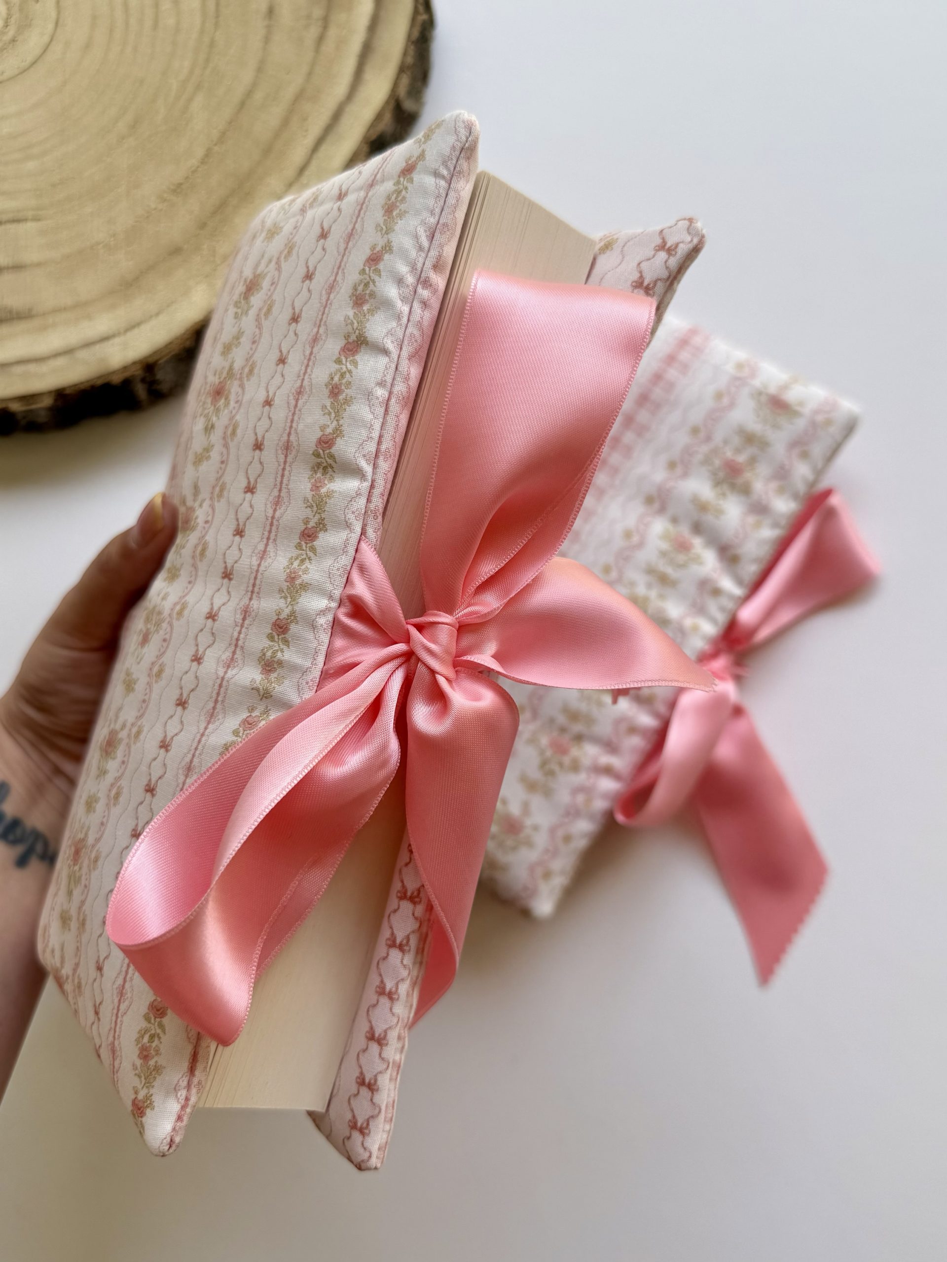 Lily – Funda de solapas para libro - Imagen 2